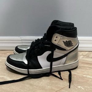 Nike Women's Black and Silver Sneakers